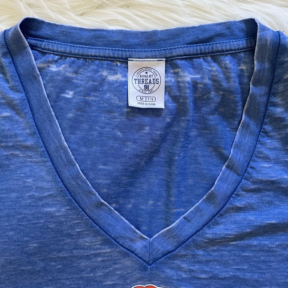 UF Florida Gators Short Sleeve V-Neck Logo T-Shirt - Picture 5 of 8